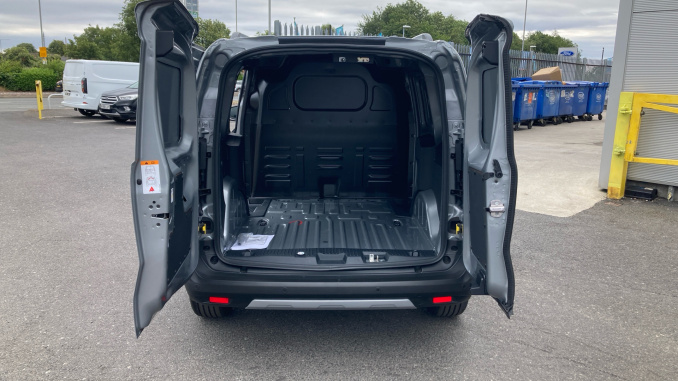 Ford Transit Courier Diesel 1.5 EcoBlue Active Van - Image 3